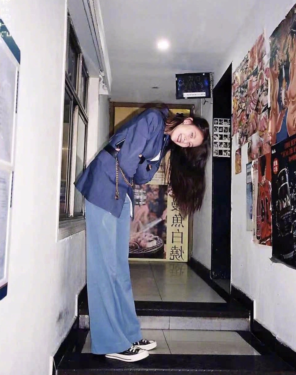 「摩丽穿搭经」鞋子论“青春”，帆布鞋更胜一筹，时髦度轻松翻倍