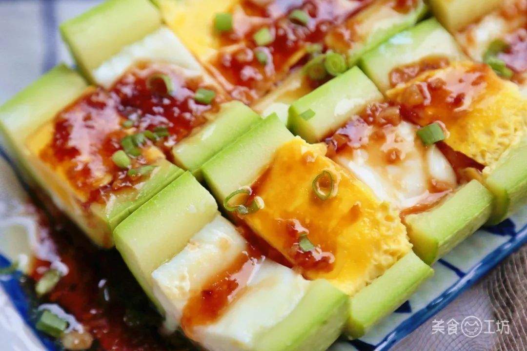 美食工坊：2根西葫芦，4个鸡蛋，不用炒，不用煮，太香了，比吃肉都过瘾