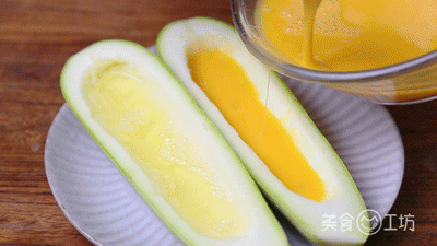 美食工坊：2根西葫芦，4个鸡蛋，不用炒，不用煮，太香了，比吃肉都过瘾