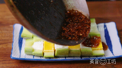 美食工坊：2根西葫芦，4个鸡蛋，不用炒，不用煮，太香了，比吃肉都过瘾