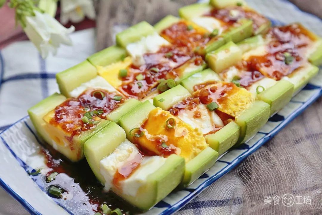 美食工坊：2根西葫芦，4个鸡蛋，不用炒，不用煮，太香了，比吃肉都过瘾