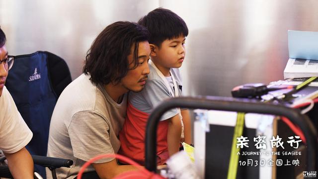 时光网Mtime■沙溢导演《亲密旅行》曝NG特辑 惨遭亲儿子安吉嫌弃 父子片场花式逗趣