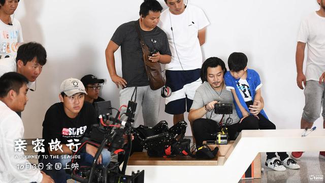 时光网Mtime■沙溢导演《亲密旅行》曝NG特辑 惨遭亲儿子安吉嫌弃 父子片场花式逗趣