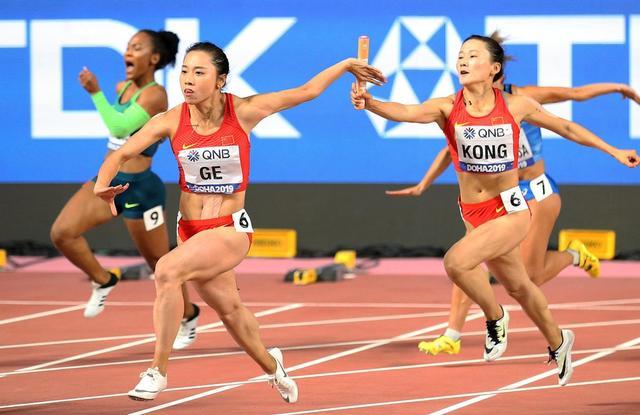 掉棒世锦赛中国女子接力队痛失好局完美交接可冲击奖牌