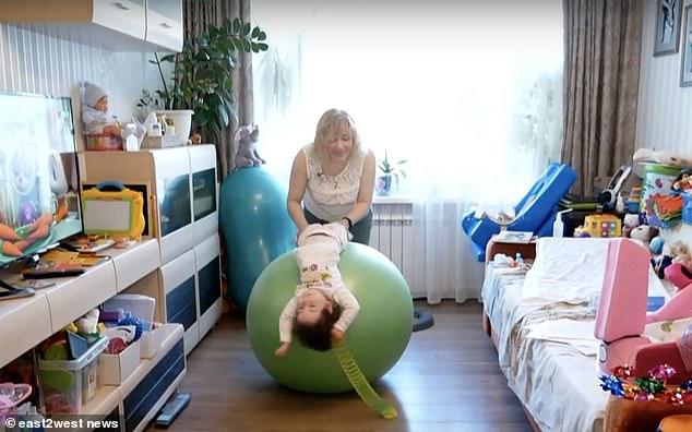 「红星新闻」“借精”生子宝宝却患遗传病 精子银行：孩子可以送去孤儿院