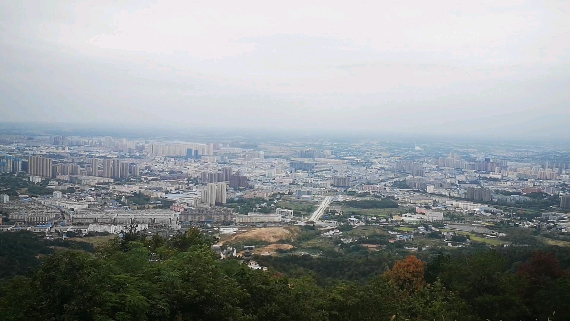 重阳登高鸟瞰桐城市区风景如画