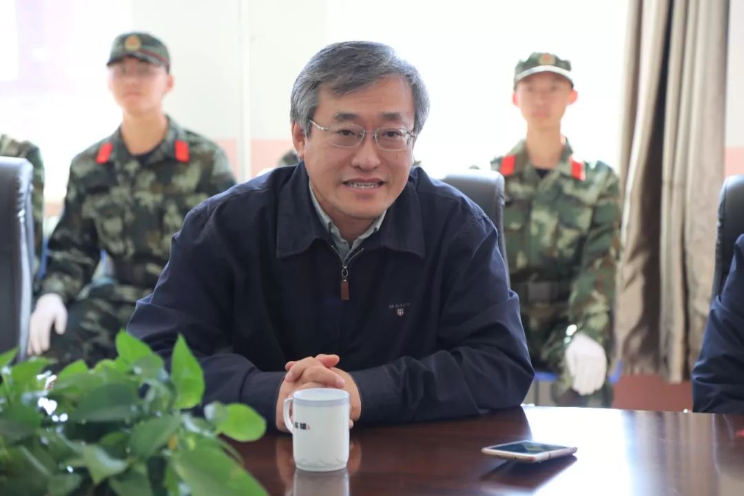 旗人武部李强参加国庆大阅兵载誉归来栾天猛靳艺民出席欢迎仪式