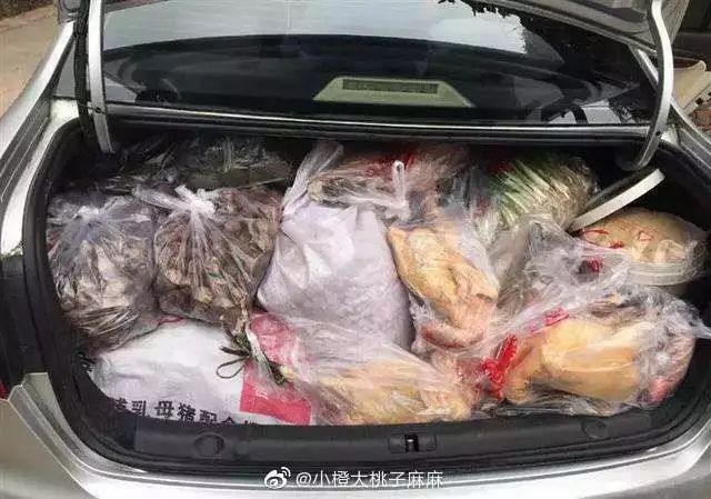 荆楚网■“妈，真的塞不下了……” “还能再塞点！”
