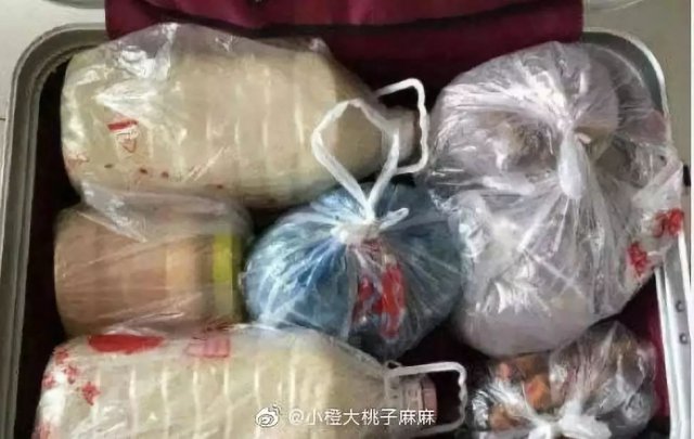 「半岛晨报」网友狂晒返程后备箱！有父母放了一头猪进去……