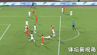 「体坛新视角」相比包揽国足两个进球，张玉宁赛后的这番话更令人动容！