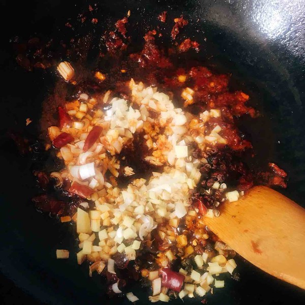 「美食杰一食一刻」饭店最受欢迎的菜，在家做居然这么简单？麻辣鲜香，真是太过瘾！