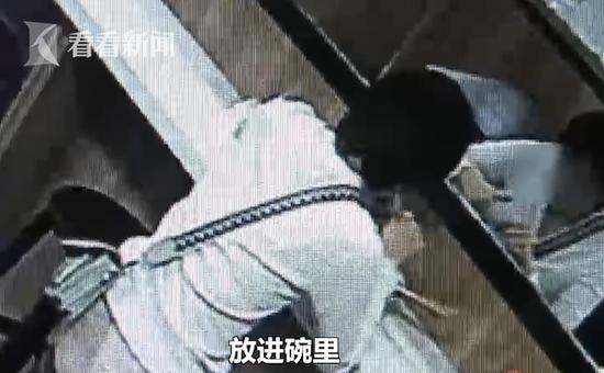 【半岛晨报】奇葩！为省20块，女子拔下自己头发放在面碗里