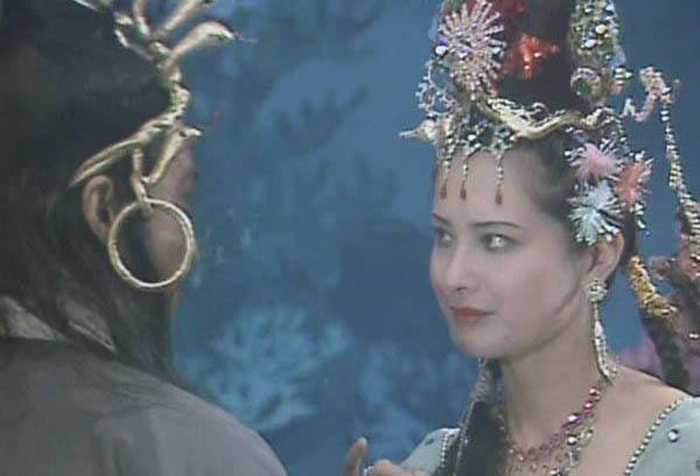 万圣公主为什么不爱英俊潇洒的小白龙却嫁给一只恶心的九头虫