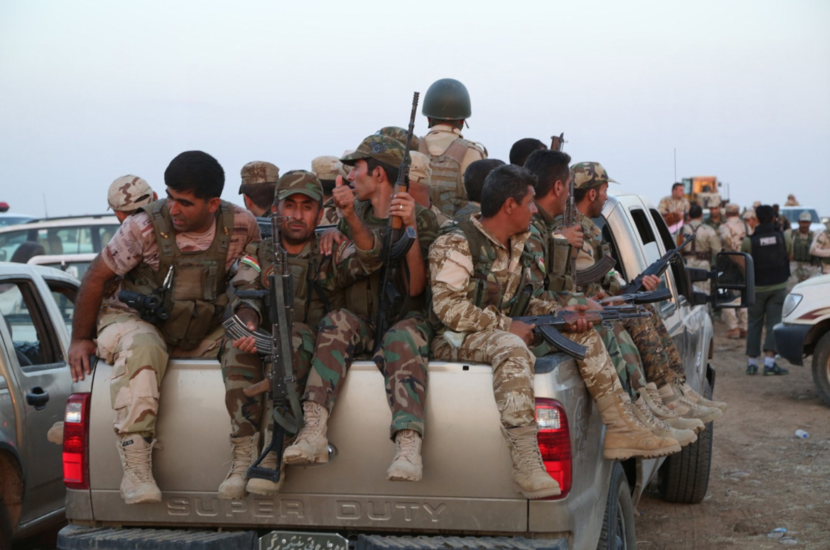 中东美军遭重炮袭击,上千士兵连夜逃离,土耳其同时向2国宣战