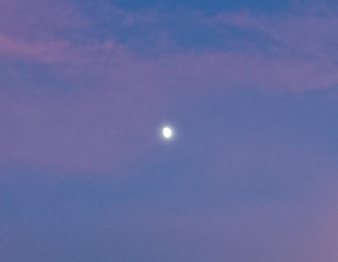 #经济日报#强台风海贝思今晚登陆日本 多地天空变紫
