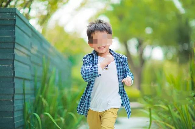 #半岛晨报#父亲接个电话，3岁男孩从14楼摔下！18天后，奇迹发生了……