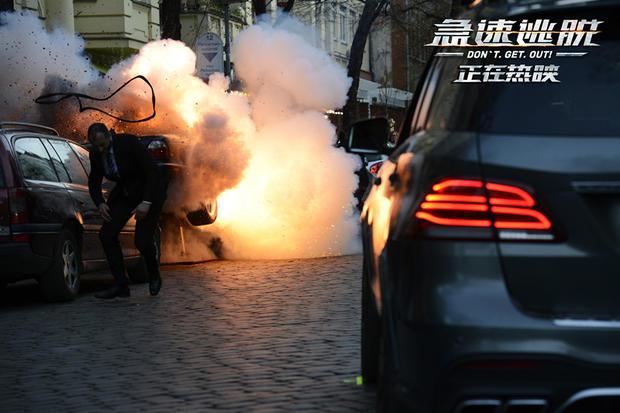 「时光网Mtime」急速飙车！密闭空间！定时炸弹！悬疑电影《急速逃脱》曝正片片段