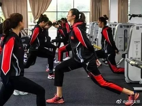 「中国女排」聚焦军运会｜中国队3：0击败美国队，迎来开门红！