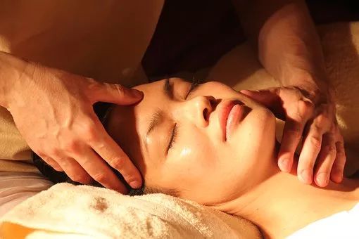 中国计划生育协会@黑眼圈、眼浮肿是因为熬夜？它还可能是疾病预兆！教你1招“看眼识病”