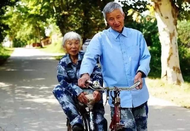 「读者」“昨晚朋友圈那个新娘，离婚了”