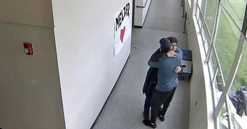 环球时报@美国教师夺枪阻止学生自杀，美媒公布监控被指侵犯隐私