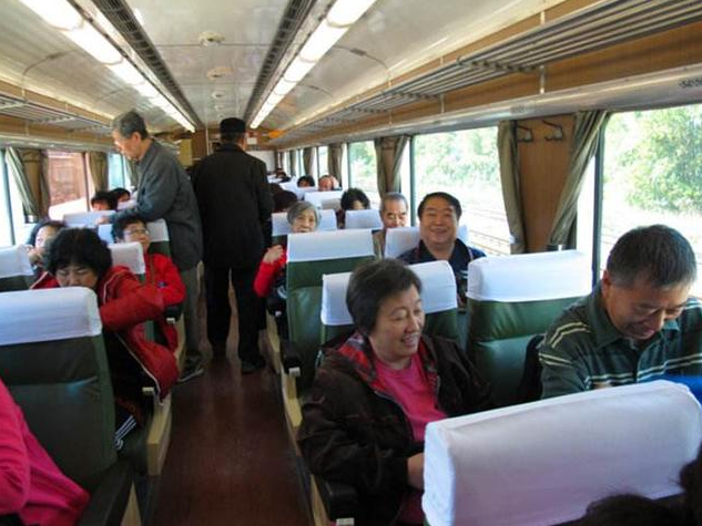 「牛哥漫步旅行」火车为何有空座却显示无座？售票员说漏了嘴，听完你就懂了
