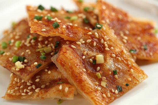 【豆果美食】国民小吃酱香饼，不用揉面平底锅就能做，把熬酱的配方学会就行了