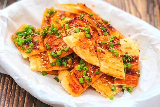 【豆果美食】国民小吃酱香饼，不用揉面平底锅就能做，把熬酱的配方学会就行了