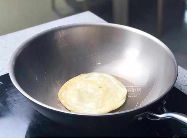 【豆果美食】国民小吃酱香饼，不用揉面平底锅就能做，把熬酱的配方学会就行了