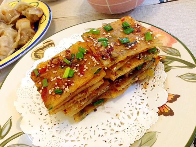 【豆果美食】国民小吃酱香饼，不用揉面平底锅就能做，把熬酱的配方学会就行了