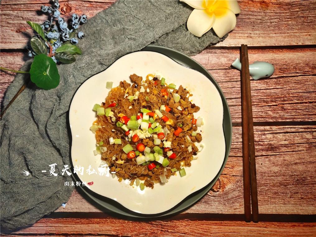 夏天的私厨：肉末粉丝总是炒成坨？记住这个窍门，粉丝爽滑又入味