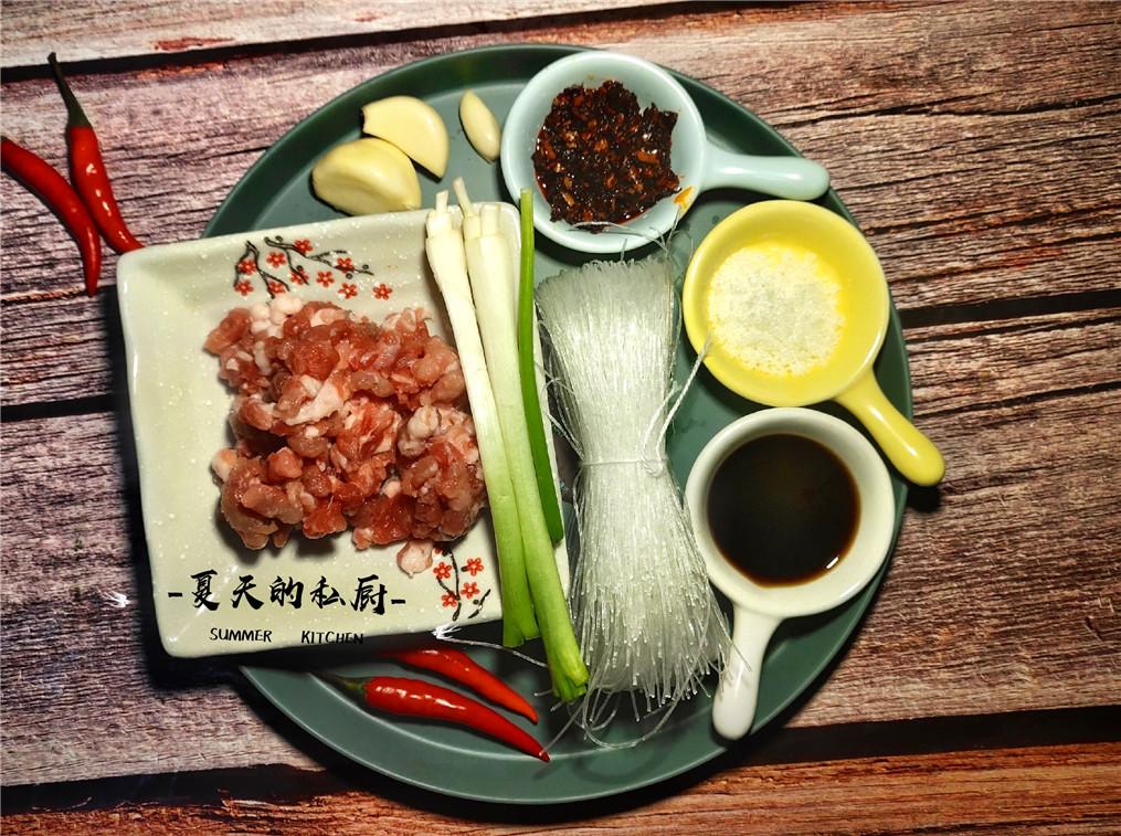 夏天的私厨：肉末粉丝总是炒成坨？记住这个窍门，粉丝爽滑又入味