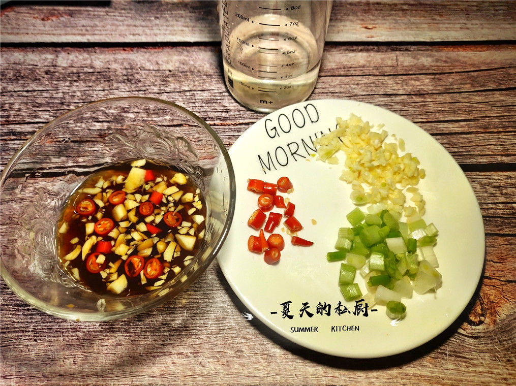 夏天的私厨：肉末粉丝总是炒成坨？记住这个窍门，粉丝爽滑又入味