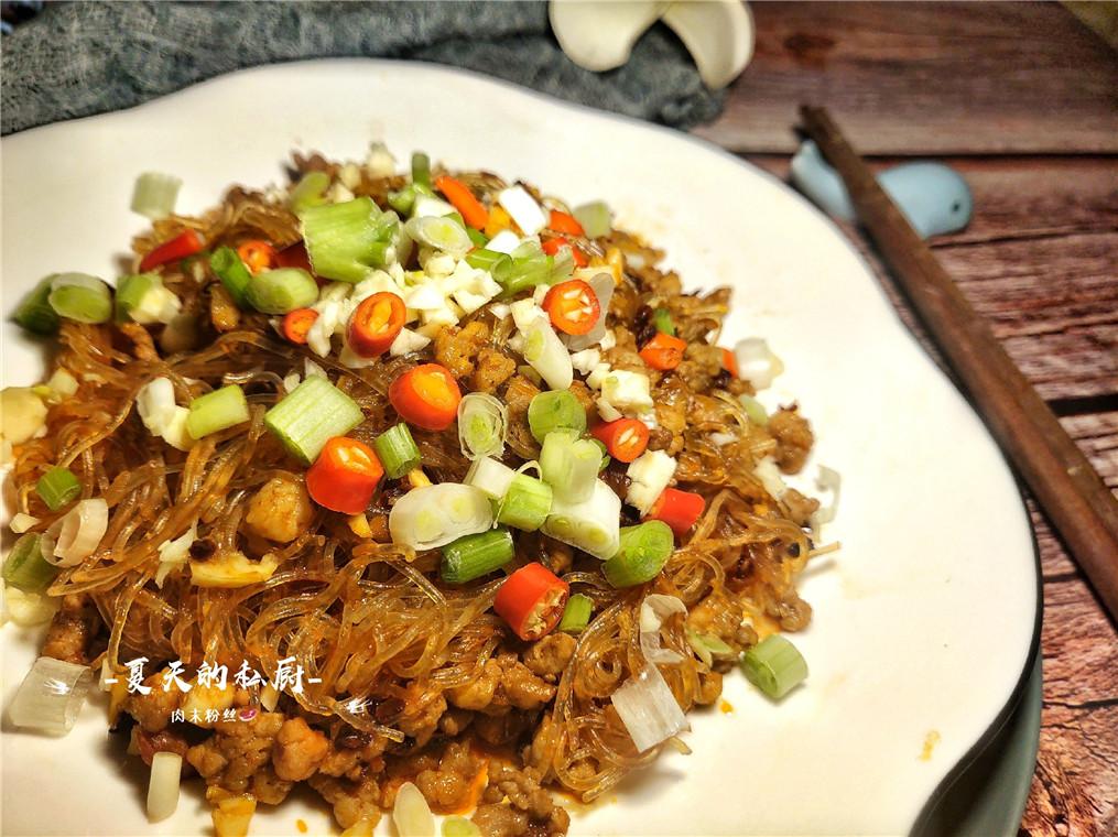 夏天的私厨：肉末粉丝总是炒成坨？记住这个窍门，粉丝爽滑又入味