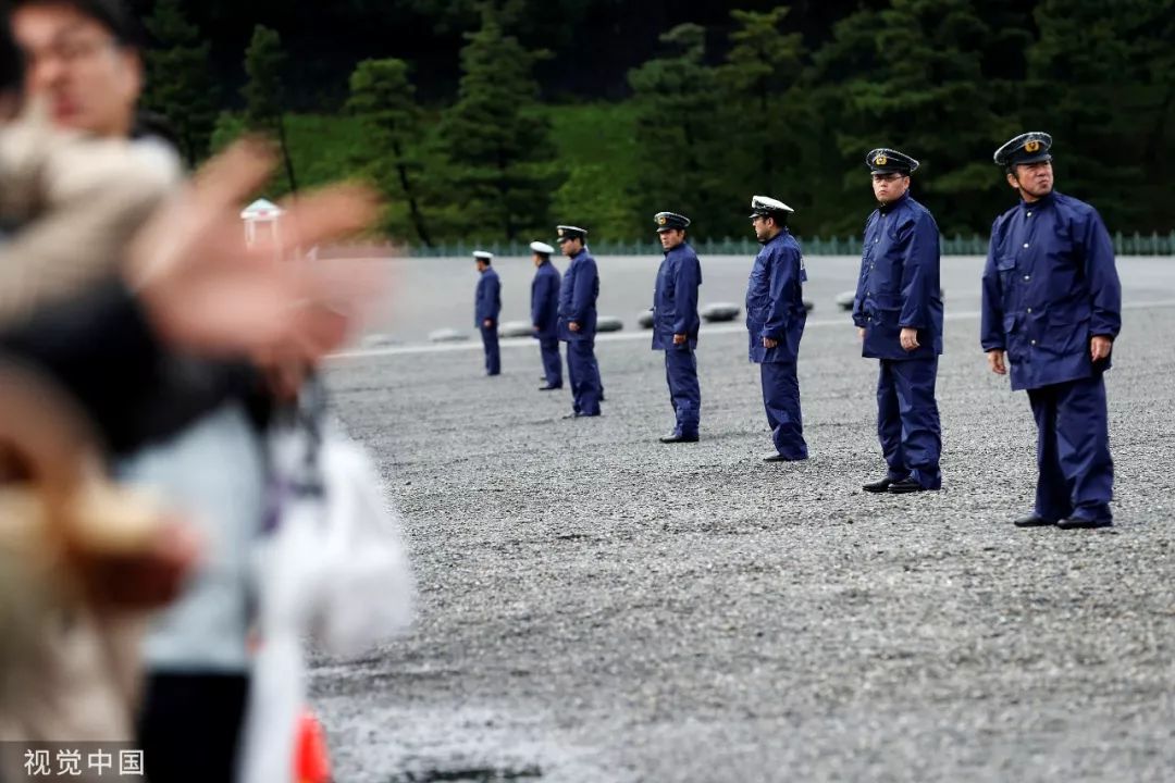 「环球时报」日本新天皇即位，宝座上有9只中国神鸟