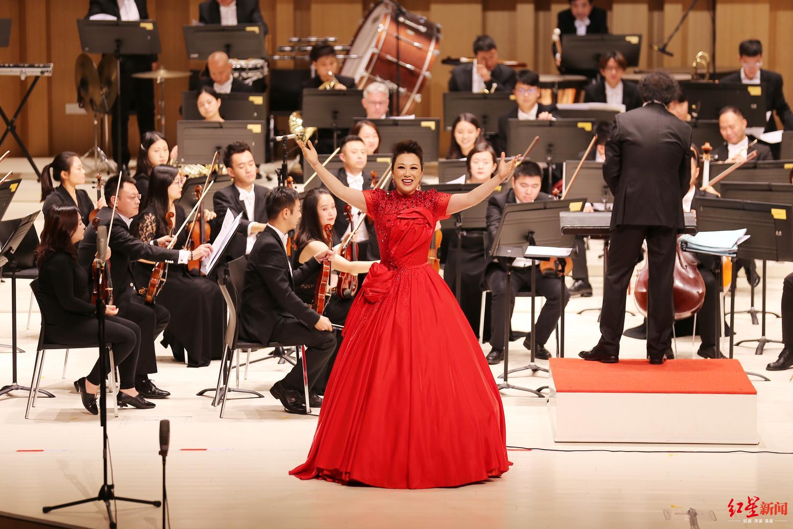 吴娜霍勇第六届中国音乐金钟奖声乐比赛美声组金奖获得者郝苗,演唱了