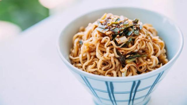 颖涵的快厨房■泡面还能这样吃，解锁4种隐藏吃法