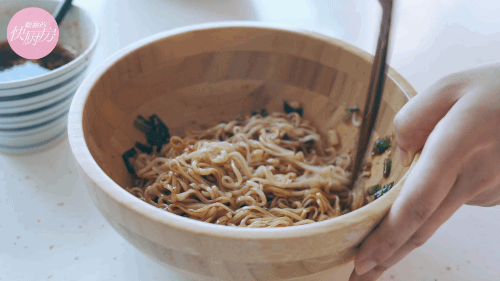 颖涵的快厨房■泡面还能这样吃，解锁4种隐藏吃法