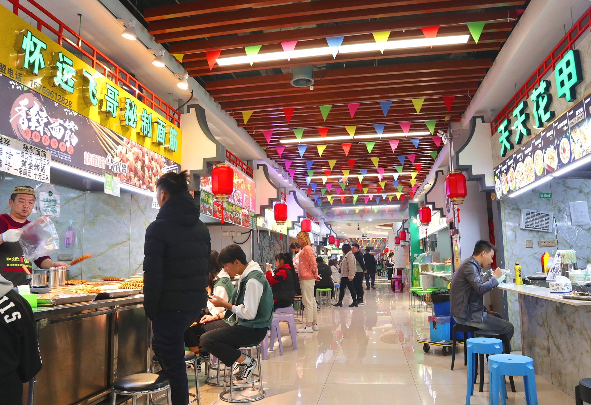 银川的南门夜市开在了商场里土著的深夜食堂