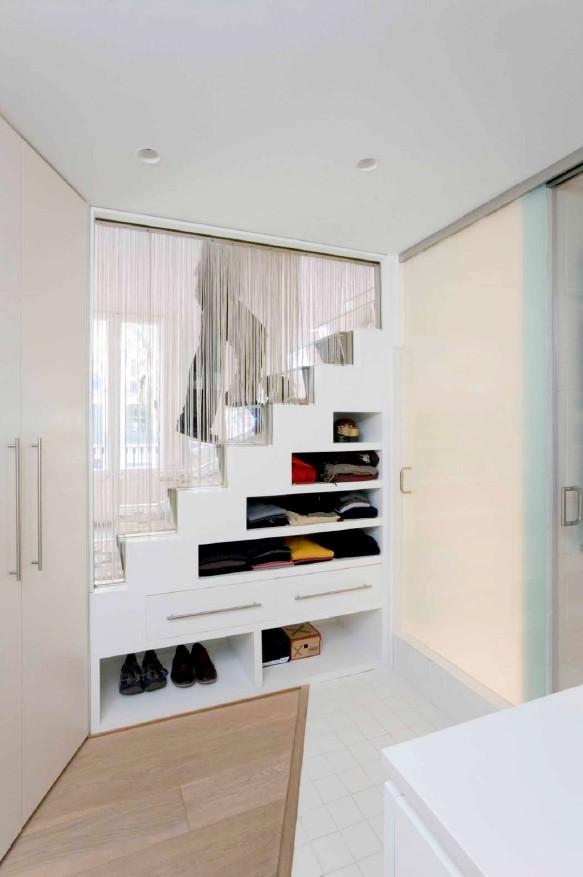 以后我家楼梯下也要这么设计一边衣帽间一边书架立马多了2房