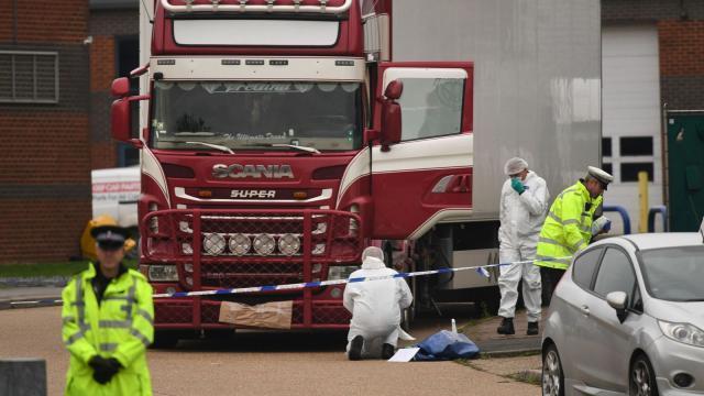 「环球时报」英国埃塞克斯警方：货车内39具尸体包括8女31男