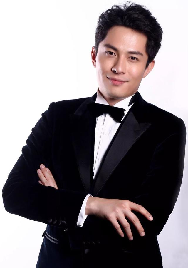 我们机智幽默,动静皆宜,颜言并存的总司仪团队——田川,李科夫,饶祥以