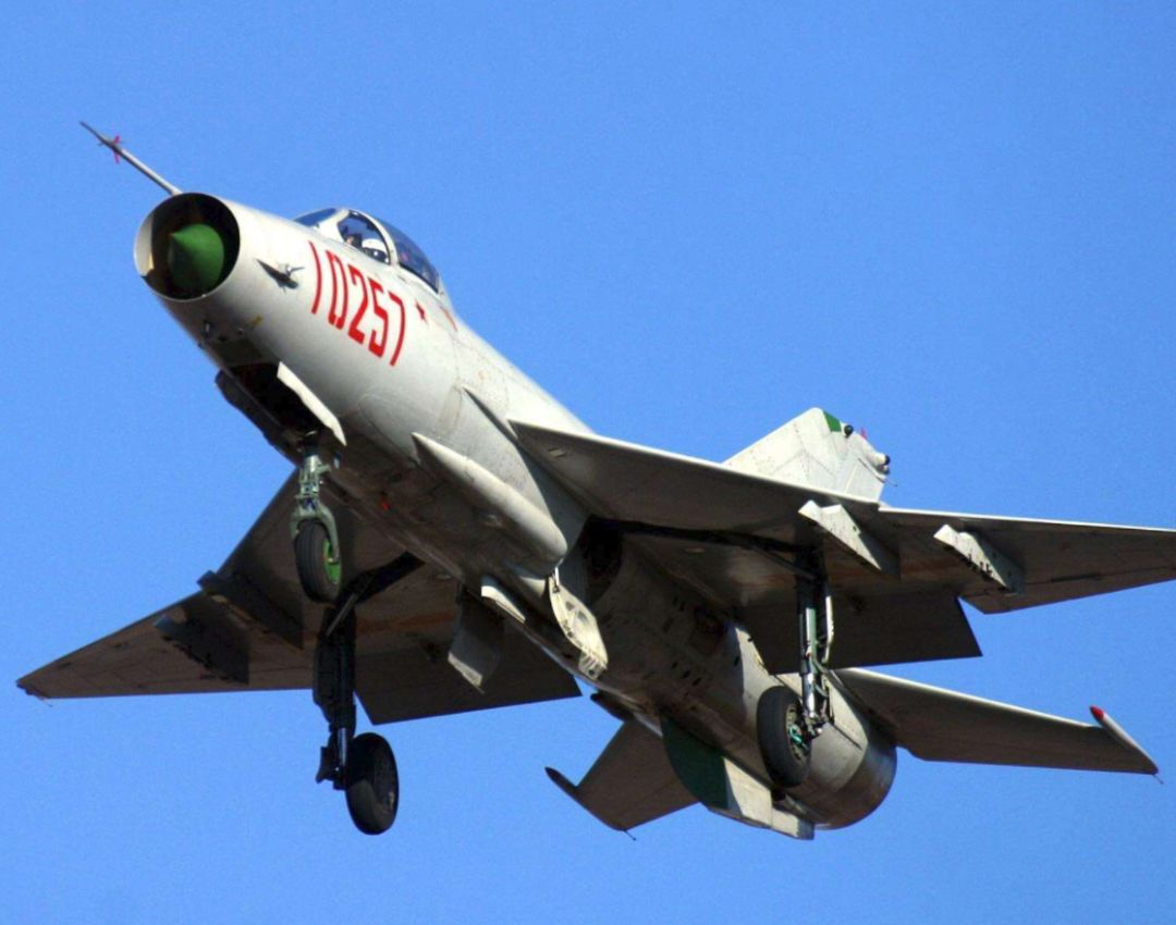 新中国第一代歼击机歼-5!_人民号