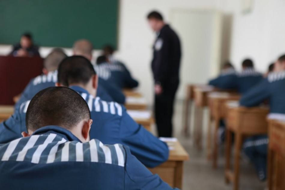 经济日报■人大常委会委员：未成年人严重犯罪重复犯罪不应轻罚