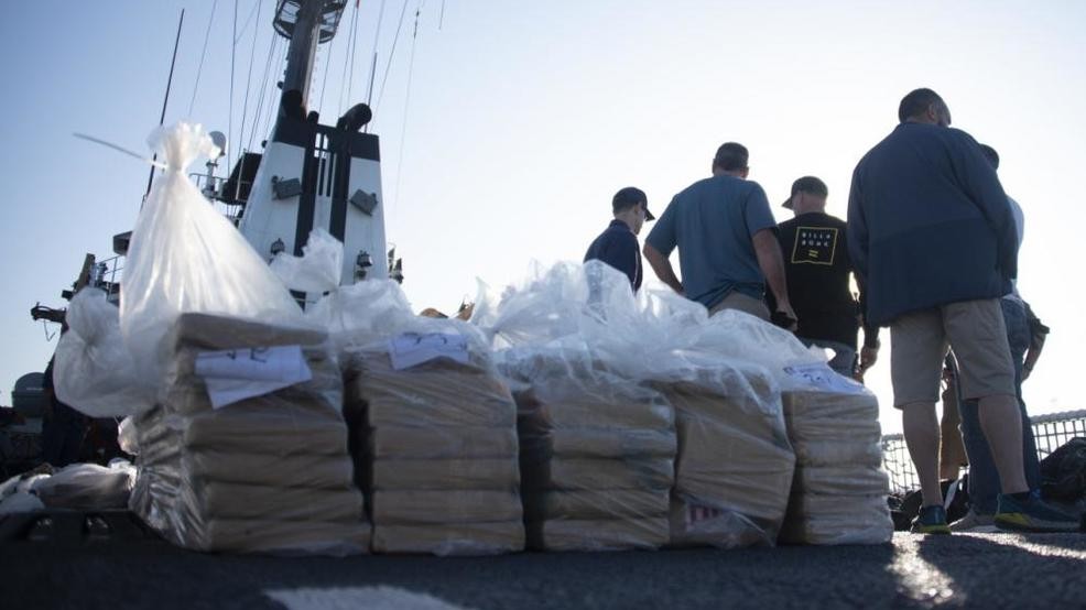 环球时报@美国海岸警卫队巡逻舰在海上缴获近2吨毒品