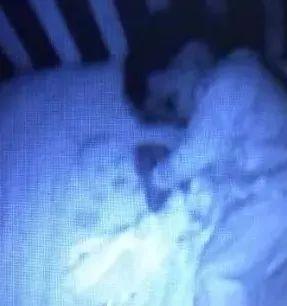生活报■透过监视器，妈妈发现儿子身边躺着个“鬼娃娃”……最后我忍不住笑了