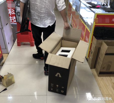 【中国质量万里行】客户带全套电脑进店要求老板退货，等了三天不来：当天就不开机！
