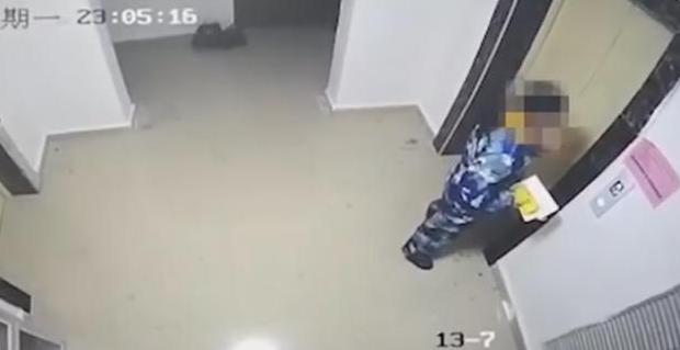 【海峡消费报】15岁少女9楼坠亡，曾抱被子进老师宿舍，回寝后和同学聊天20分钟