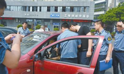 #中国质量万里行#运管来查车 滴滴司机：希望多抓一些 网友评论一针见血