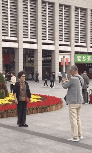 「视觉志」在这个出轨横行的世界，羡慕牵手就脸红的年代